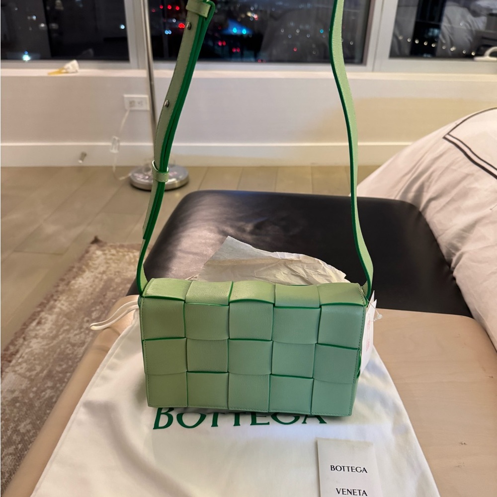Bottega Veneta Cassette leather crossbody bag - Picture 1 of 13